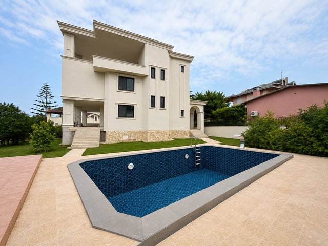 REMAX RİNA'DAN KUYULUKTA 8+1 LÜX VİLLA