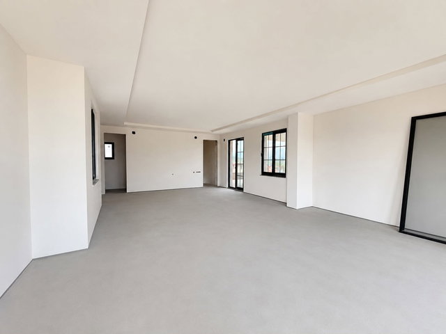 REMAX RİNA'DAN KUYULUKTA 8+1 LÜX VİLLA