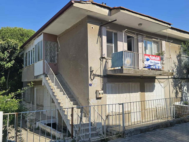 BAHÇE IÇINDE SATILIK 2+1 DAIRE