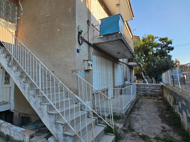 BAHÇE IÇINDE SATILIK 2+1 DAIRE