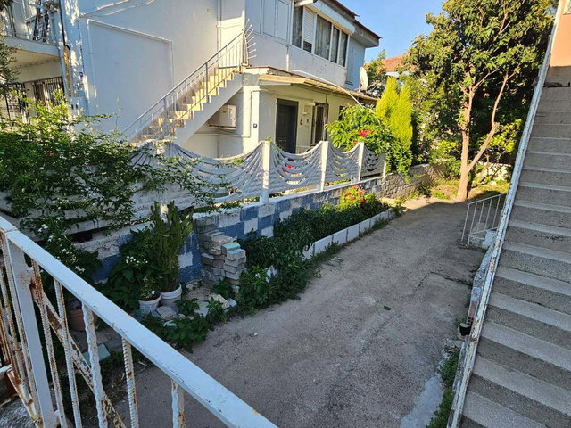 BAHÇE IÇINDE SATILIK 2+1 DAIRE