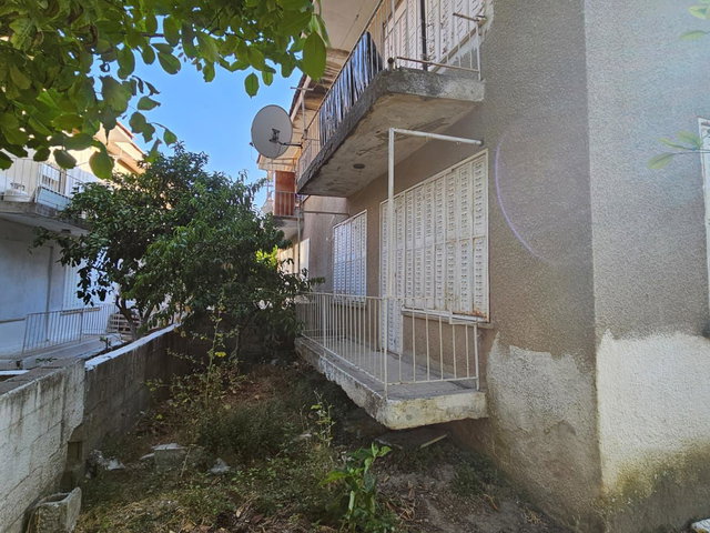 BAHÇE IÇINDE SATILIK 2+1 DAIRE