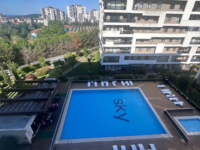 KURTKÖY SKY NOVITA’DA HAVUZ MANZARALI, TAM EŞYALI 2+1 KİRALIK DAİRE