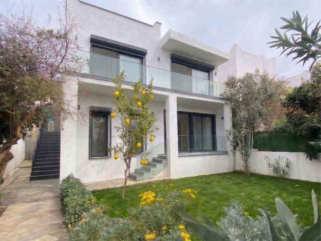 BODRUM KADIKALESİ SİTE İÇİNDE 4+1 YENİLENMİŞ MÜSTAKİL VİLLA