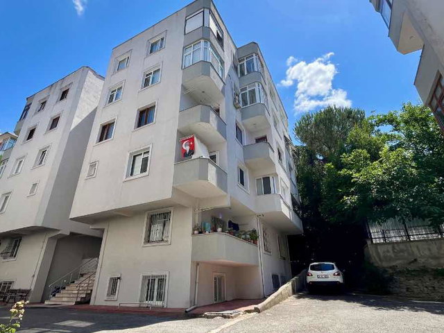 KADIKÖY KOŞUYOLU'NDA SİTE İÇİ ARA KAT 3+1 SATILIK BOŞ DAİRE