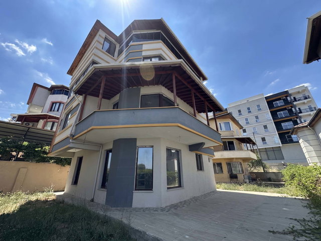 REMAX BEYAZ MUSTAFAKEMALPAŞA ADALET’TE 4+2, 200 M², 3 KATLI, DÖRT CEPHELİ KİRALIK VİLLA
