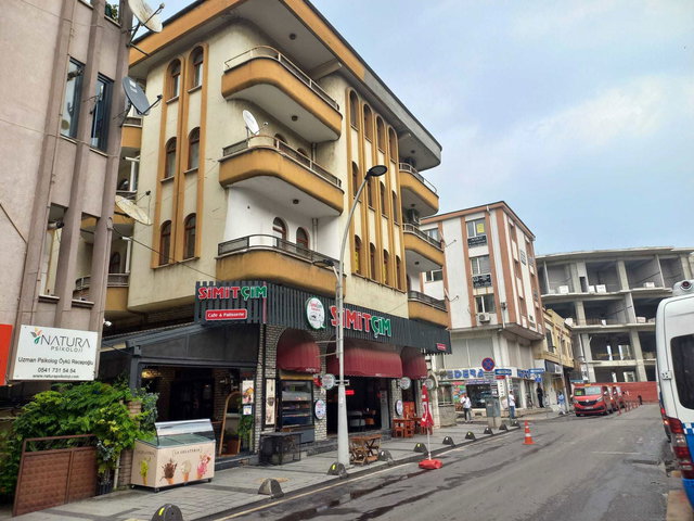 REMAX MAVI-ÇARŞI MERKEZDE ŞAL SOKAK CEPHELI ADAHAYAT A KOMŞU 4+1