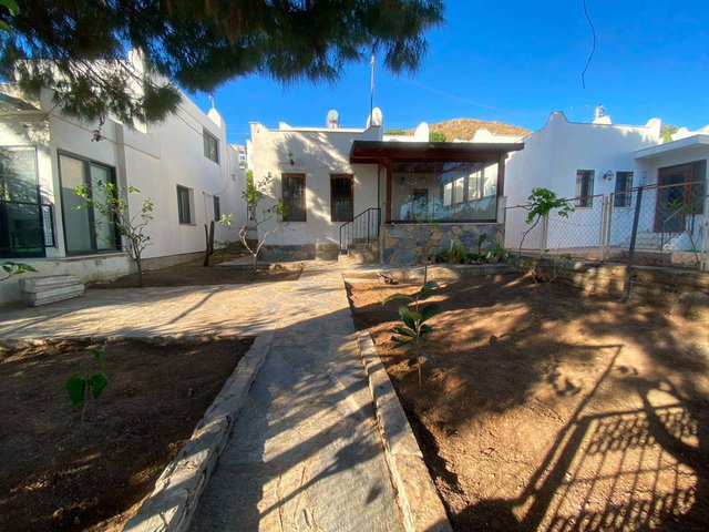 BODRUM GÜMÜŞLÜK KADIKALESI'NDE ÖZEL PLAJLI SITE IÇINDE 2+1 VILLA