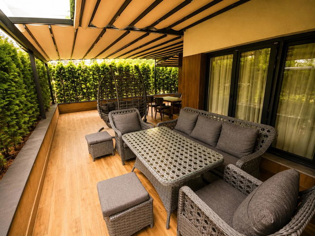 BEYLIKDÜZÜ VIRA ISTANBUL SITESI 280 M2 4+1 GENIŞ BALKON VE BAHÇELI 1. ARAKAT