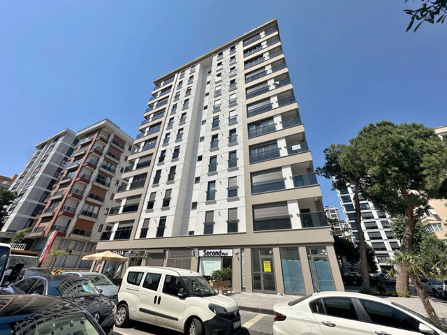 BOSTANCIDA MARMARAY BAĞDAT CD. VE SAHİL YAKINI LÜKS 3+1 DAİRE