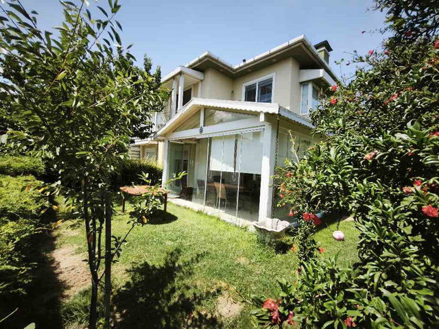 BÜYÜKÇEKMECE’DE 4+1 BAHÇE KATI CELIK KONSTRÜKSIYON VİLLA | 200 M² BRÜT | 3 BANYO | KREDİYE UYGUN