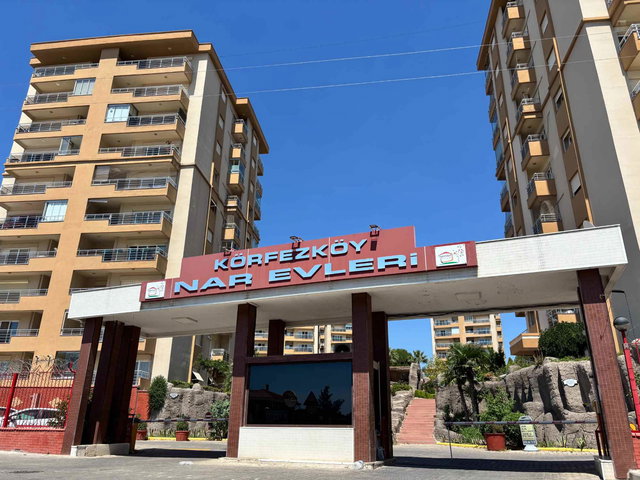 KARŞIYAKA NAR EVLERI SITESI  3+1 HAVUZLU  KIRALIK DAIRE