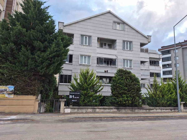 REMAX ADVANTAGE DEN KİRALIK 3+1  ROTARY İLK. OKULU VE METRO İST YÜRÜME MESAFESİ
