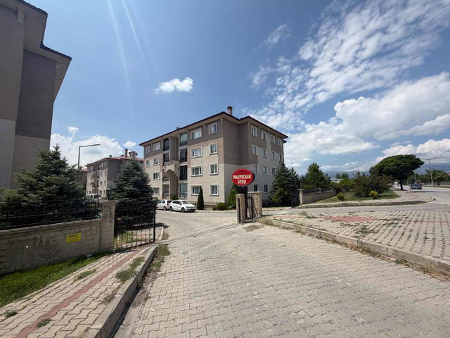 REMAX DEM'DEN MALİYECİLER SİTESİNDE 3+1 SATILIK DAİRE