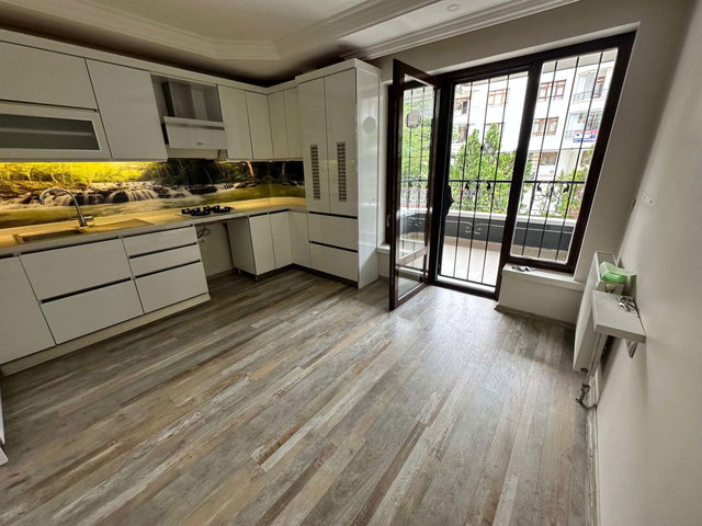 450. CADDE'DE 3+1 MANTOLAMALI BİNADA YAPILI GENİŞ DAİRE