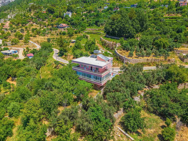 ALANYA'DA DENIZ VE DOĞA MANZARALI MÜSTAKIL BAHÇELİ EV