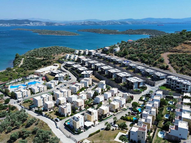 FULL DENIZ MANZARALI İASOS TATIL SITESINDE TAM MÜSTAKIL VILLA