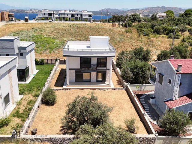 GÖMEÇ KARAAĞAÇ'TA ARTUR YANI 500M² ARSA İÇINDE MÜSTAKIL VILLA