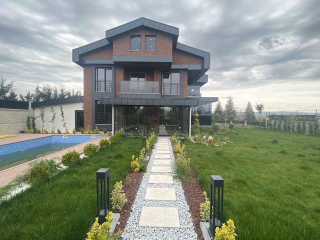 GÖLBAŞI’NDA SIFIR 6+1 LÜKS VİLLA | 350 M² | YERDEN ISITMA