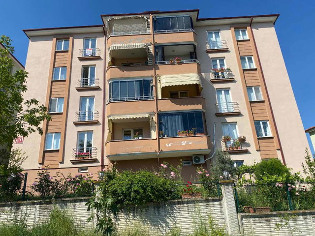 REMAX MAVİDEN CAMİLİDE PANAROMİK MANZARALI GENİŞ 3+1 DAİRE