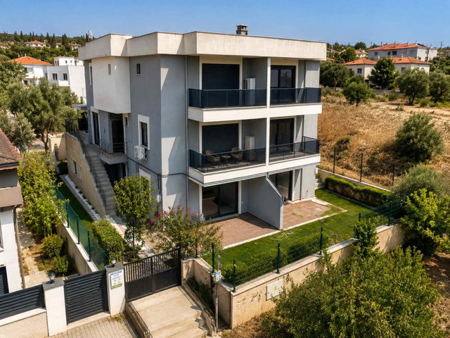 URLA BADEMLER'DE MÜSTAKİL BAHÇELİ 4+2 YERDEN ISITMA VİLLA