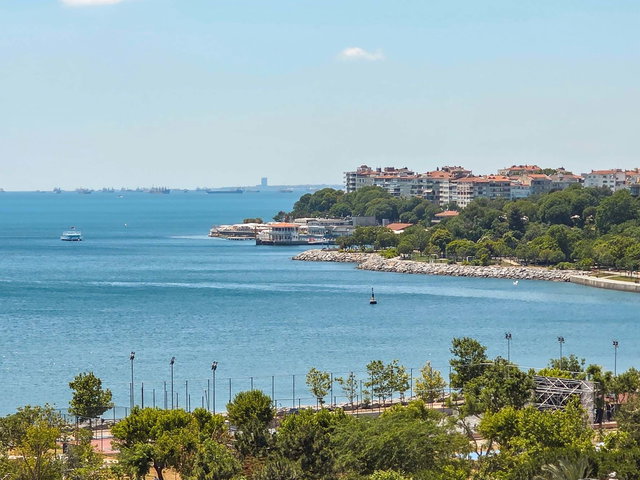 KALAMIŞTA MUHTEŞEM DENİZ MANZARALI KATTA TEK 4+1 SATILIK DAİRE
