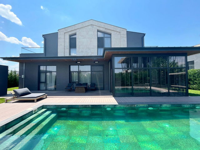 GÖLBAŞI HANE VILLALARI’NDA KÖŞE PARSEL | HAVUZLU | ASANSÖRLÜ | 550 M² LÜKS VILLA
