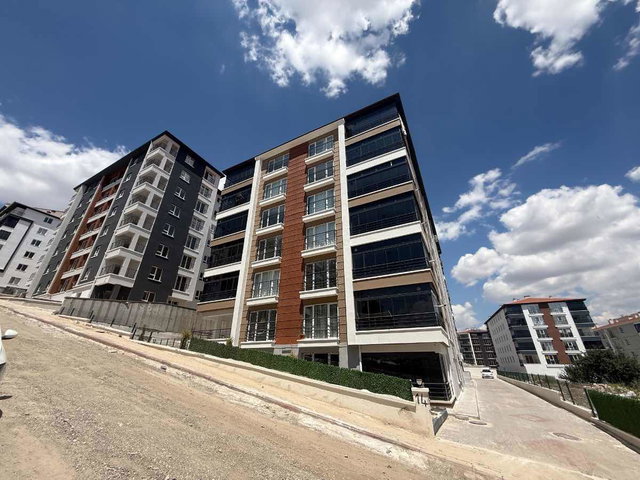 FERİDUN ÇELİK MAH. 3+1 EBEVEYN BANYOLU 0 BİNADA SATILIK DAİRE