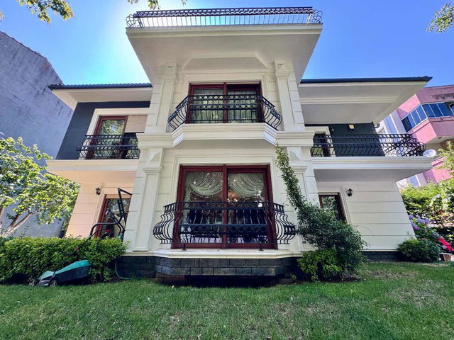 TUZLA POSTANE’DE 550 M² BRÜT 7+2, 4 CEPHELİ, 3 KATLI LÜKS VİLLA