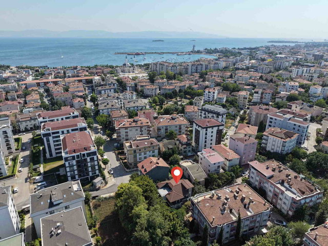 TUZLA POSTANE’DE 550 M² BRÜT 7+2, 4 CEPHELİ, 3 KATLI LÜKS VİLLA