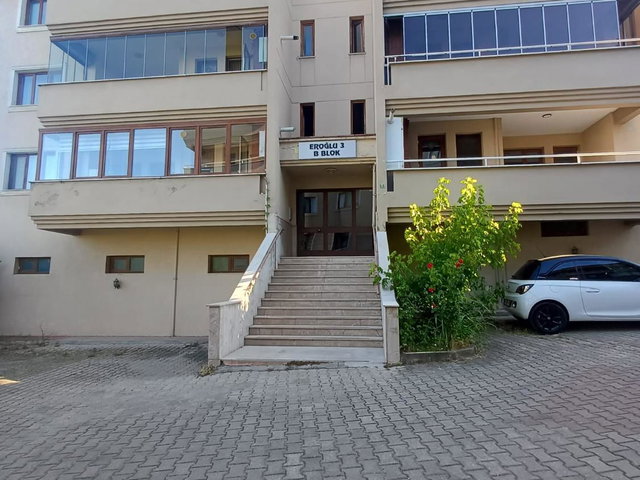 REMAX ADVANTAGE'DE ÇAMLICA BAHÇEŞEHİR KOLEJİNİN KARŞISINDA YOLÜSTÜ 3+1 SATILIK DAİRE