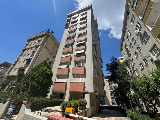 FENERYOLU'NDA BAĞDAT CADDESINE YAKIN KATTA TEK KIRALIK 4+1