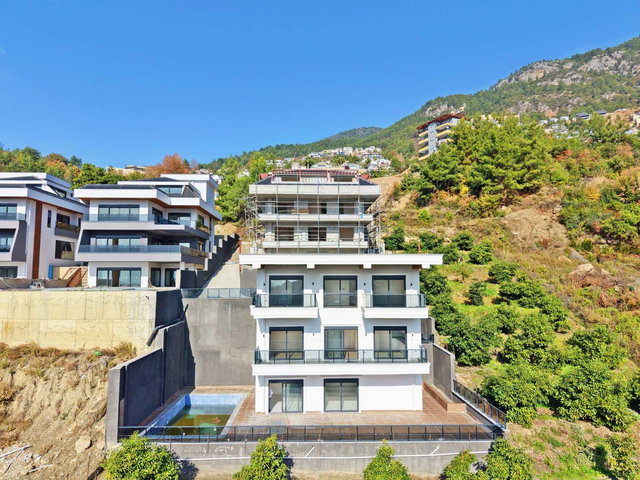 ALANYA TEPE MAHALLESINDE DENIZ MANZARALI 4+1 VILLA