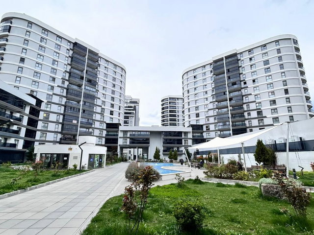 GALA BATIKENT SİTESİ KOMPLE ÖNÜ AÇIK FULL EŞYALI SATILIK 1+1