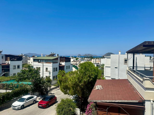 TURGUTREIS AMIRAL İBAK EVLERI'NDE DENIZ MANZARALI 3+1 ÜST KAT | 110 M² | DENIZE 850 M
