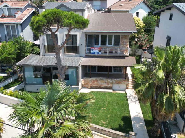 BÜYÜKÇEKMECE SINANOBA LEVTUR SITESI SATILIK VILLA