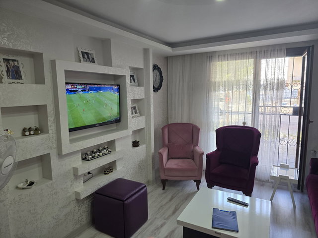 BEYLIKDÜZÜNDE'YENI EVLENECEKLERE SIFIR EŞYALI 2+1 TEMIZ DAIRE