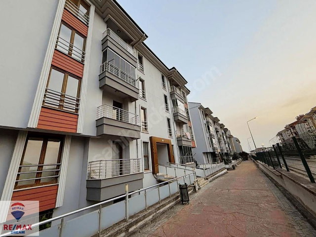 REMAX DREAM'DEN ALANPARK SİTESİNDE 3+1 ARAKAT KİRALIK DAİRE