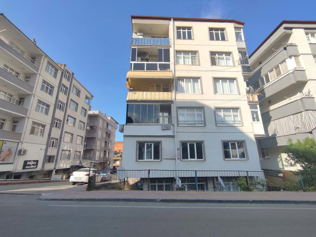 REMAX PARLA’DAN FEVZİ ÇAKMAK DA KİRALIK 2+1 DAİRE