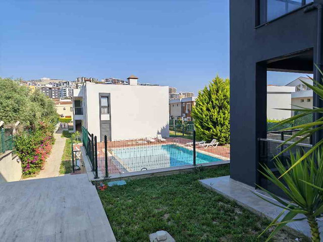 KUŞADASI’NDA 2+1 EŞYALI BAHÇE KATI DAİRE | BALKONLU | BOŞ | 40.000 TL