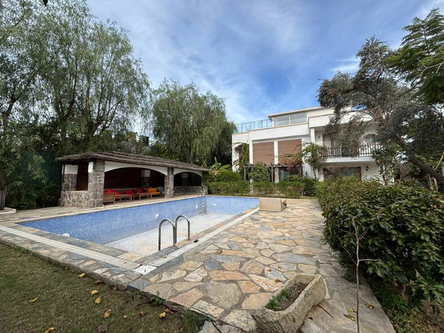 TORBA'DA SEZONLUK KIRALIK HAVUZLU VE MÜŞTEMILATLI MÜSTAKIL VILLA