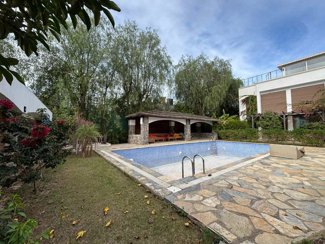 TORBA'DA SEZONLUK KIRALIK HAVUZLU VE MÜŞTEMILATLI MÜSTAKIL VILLA