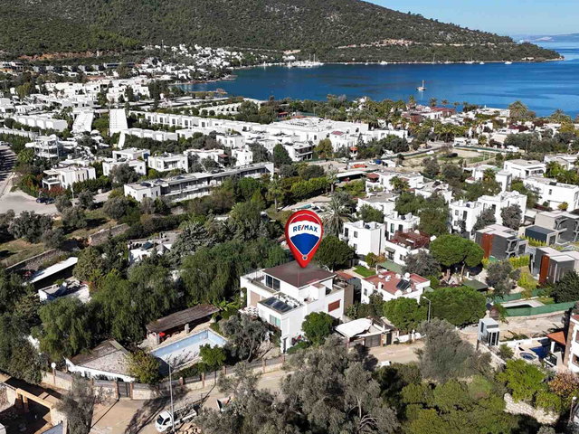 BODRUM TORBA’DA DENIZE YAKIN, ASANSÖRLÜ, MÜŞTEMILATLI - LOFT SUITLI HAVUZ VE BAHÇELI MÜSTAKIL VILLA