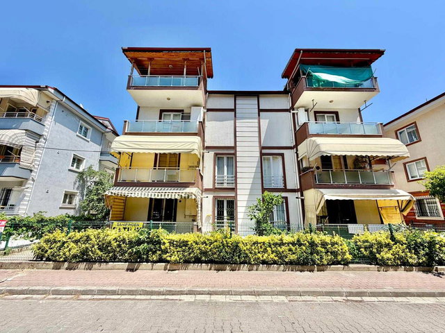 KOCAELI IZMIT YENIŞEHIR MERKEZI KONUMDA BOŞ BAKIMLI ARA KAT KIRALIK 1+1 DAIRE