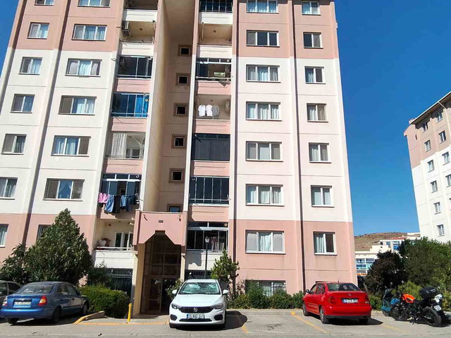İZMİR ÇİĞLİ UĞUR MUMCU’DA UYGUN FİYATLI TAŞINMAYA HAZIR ACİL KİRALIK 3+1