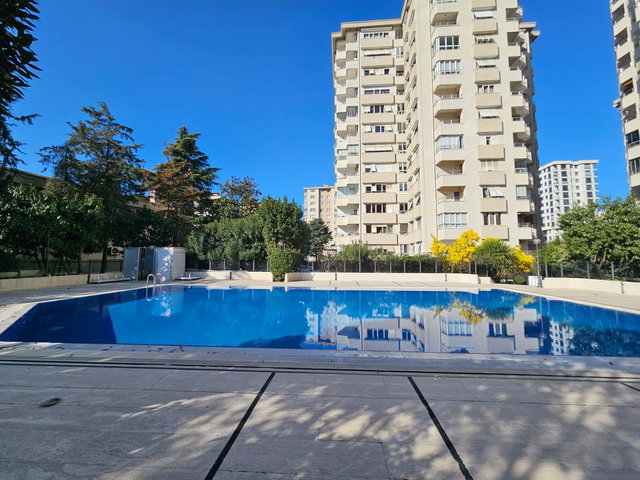 KADIKÖY SAHRAYICEDİT’TE DEMİRLİ SİTESİ’NDE 3+1 | 145 M² BRÜT | 3 CEPHE | OTOPARK & 7/24 GÜVENLİK