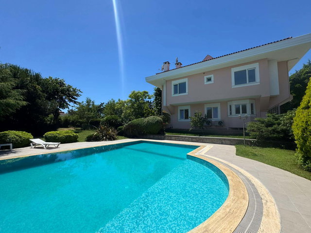 ÇAMLICA KORU SITESINDE MUHTEŞEM DENIZ MANZARALI KIRALIK VILLA