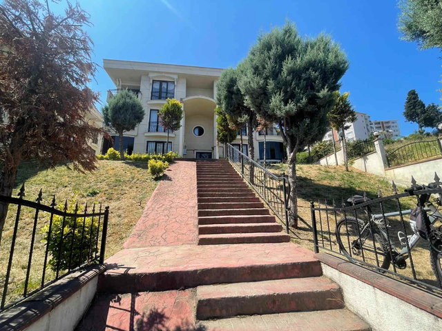 REMAX NATURAL'DEN HALIDERE'DE ARA KAT 3+1 KİRALIK DAİRE