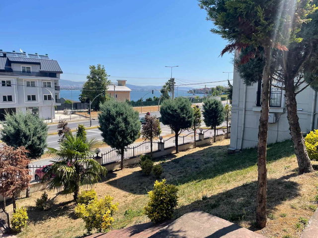 REMAX NATURAL'DEN HALIDERE'DE ARA KAT 3+1 KİRALIK DAİRE