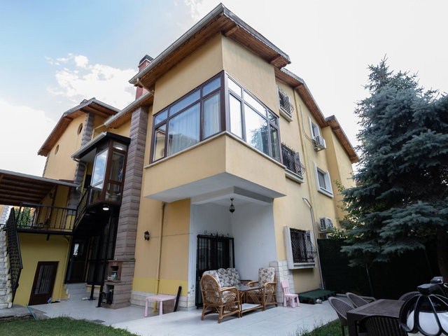 ETİMESGUT GÜZELKENT’TE ECZACILAR SİTESİ’NDE 6+2